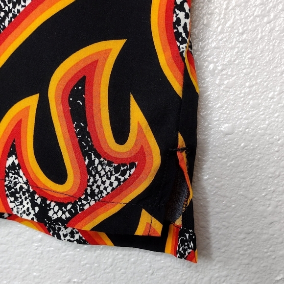 NWT Urban Outfitters Men's Flames Print Short Sleeve Casual Button Down Shirt - Picture 9 of 12